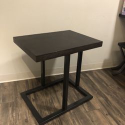 Set Of 2 End Tables / Night Stands