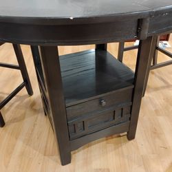 Mesa Para Comedor 4 Cillas Y Una Extension Para Aserla Mas Grande .West Fort Worth TX 76116