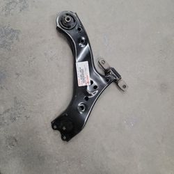 Totota Rav4 R Side Lower Arm
