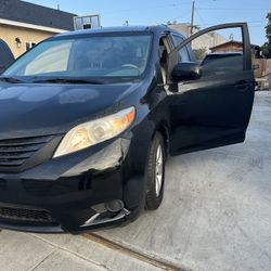 2012  Salvage Toyota  Siena 