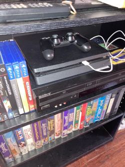 PS4 Slim 1TB + Games