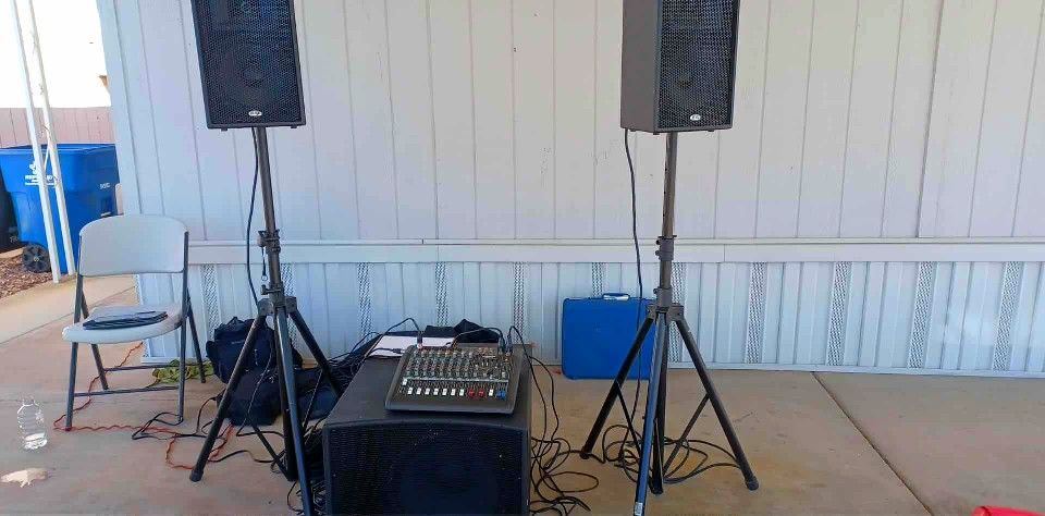 B-52  Professional MATIRX 1000 Active Speaker System With speakers