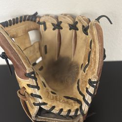 A2000 Baseball Glove