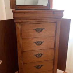 Dresser