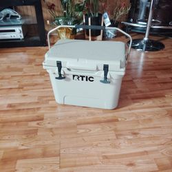 RTIC  Cooler 35 