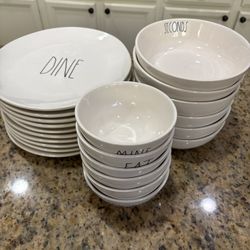 Rae Dunn Plate Set 
