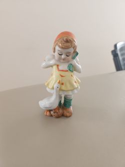 Vintage Japan HUMMEL Style Figurine Goose/Girl