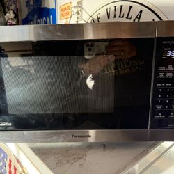 Panasonic 1.2 cu.ft. Countertop Microwave Oven