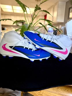 Women’s soccer cleats