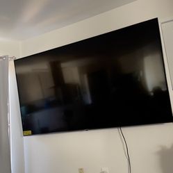 LIKE NEW LG 86 inch tv with wall Mount 650$