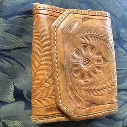 Leather tri-fold wallet