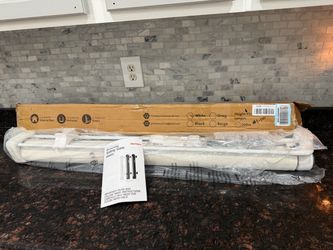 Retractable baby/dog gate