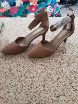 Nude Pointed-Toe Kitten Heel Pumps