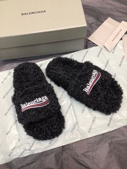 Black balenciaga slides any size‼️