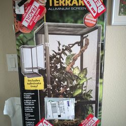 Brand new, MESH (!!) Screen Terrarium 