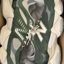 AUTHENTIC NEW BALANCE 9060  SZ 10.5 NORI GREEN