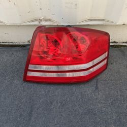 Dodge Avenger Taillight 