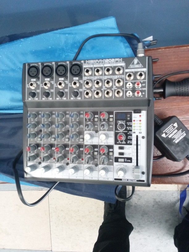 Behringer Xenyx 1202 Fx