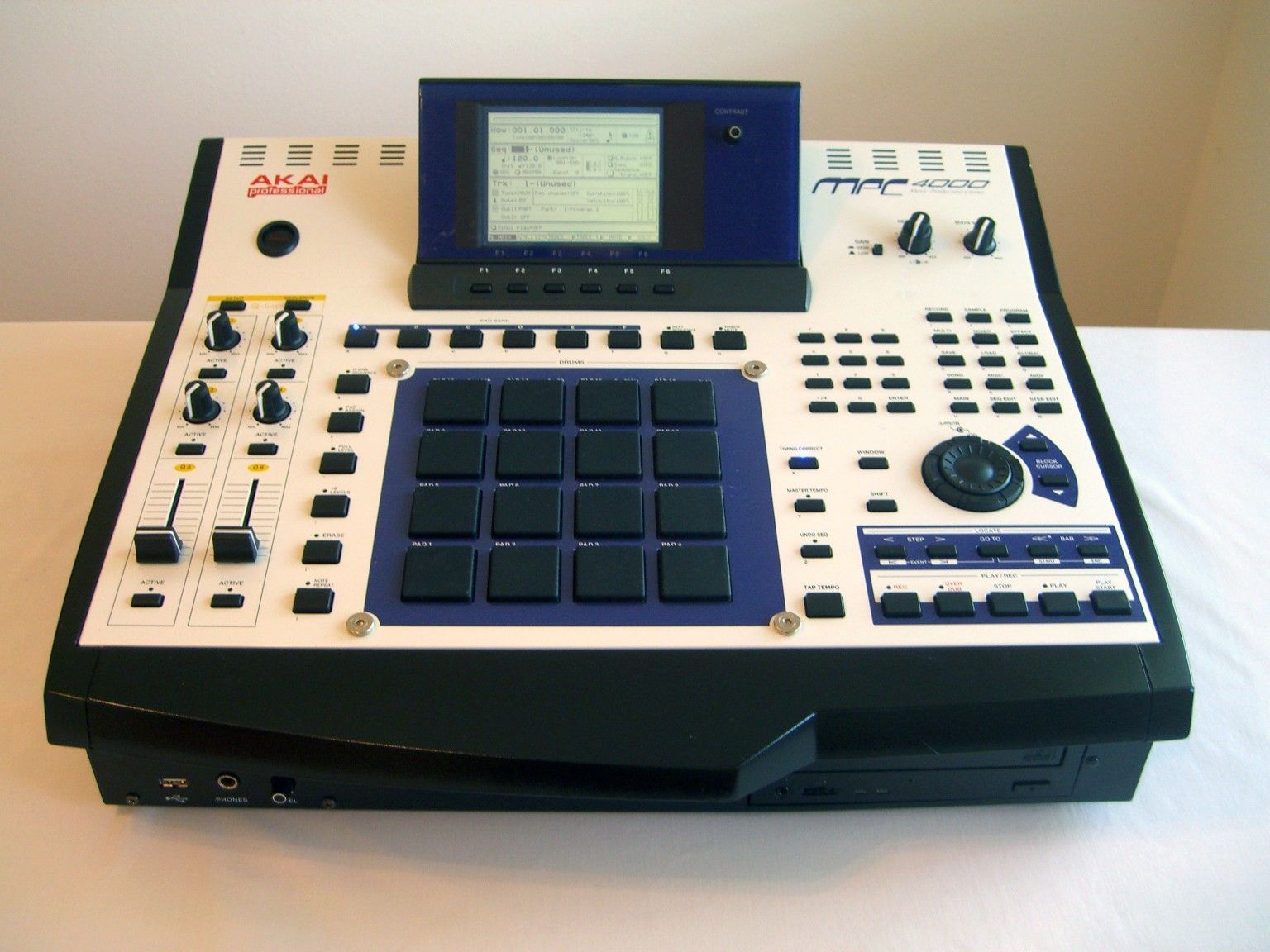 AKAI Mpc 4000