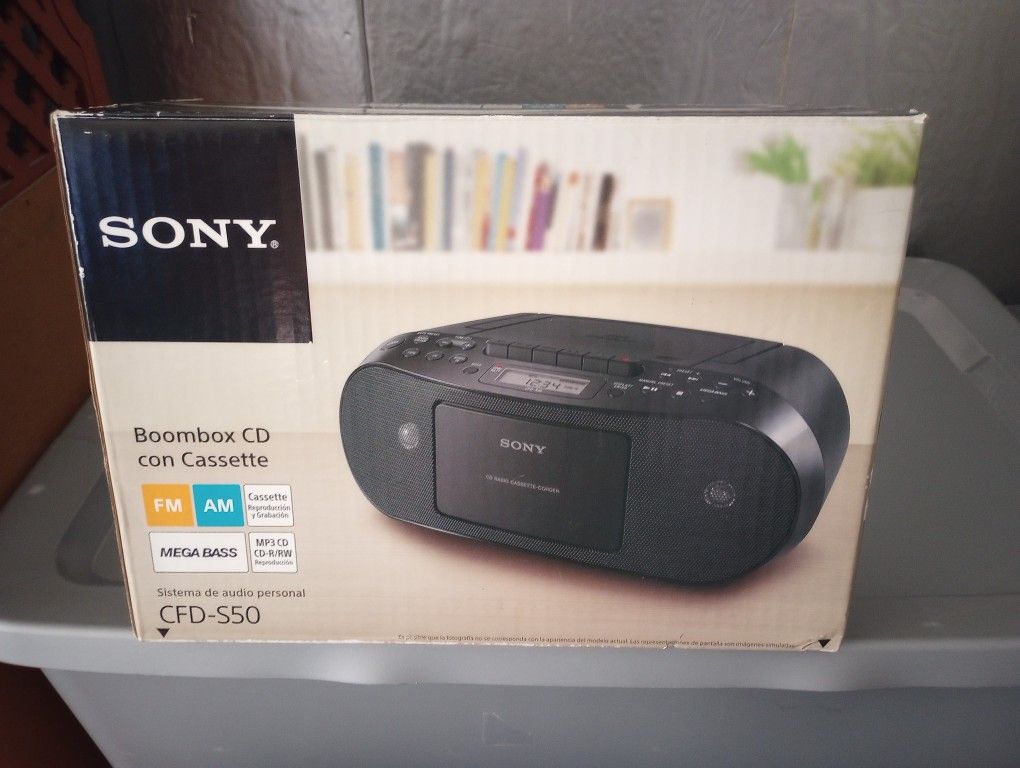 Sony CFDS50 Portable CD, Cassette & AM/FM Radio Boombox
