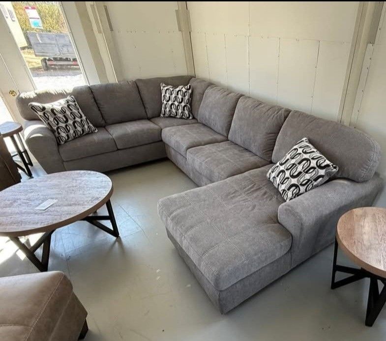 AP- AP- Gray U Shaped Huge Sectional Couch With Chaise// Financing & Delivery
