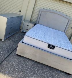 Gray Silver Queen Size Bedroom Furniture Dresser Set