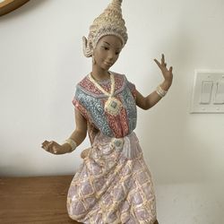 LLADRO THAI DANCER