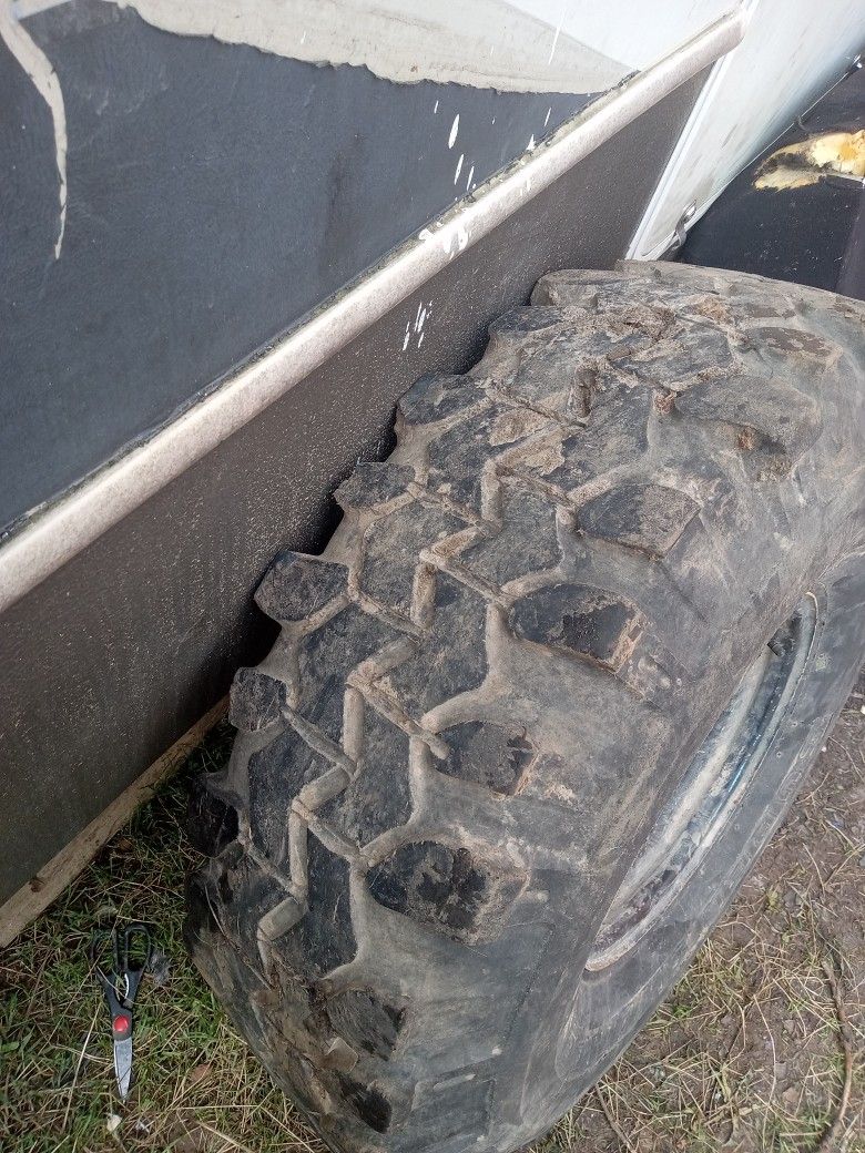 38.5-12.50-15" Super Swampers On 15" 3/4 Ton Wheels