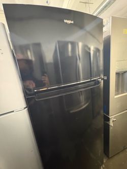 Whirlpool Black Top-Freezer Refrigerator
