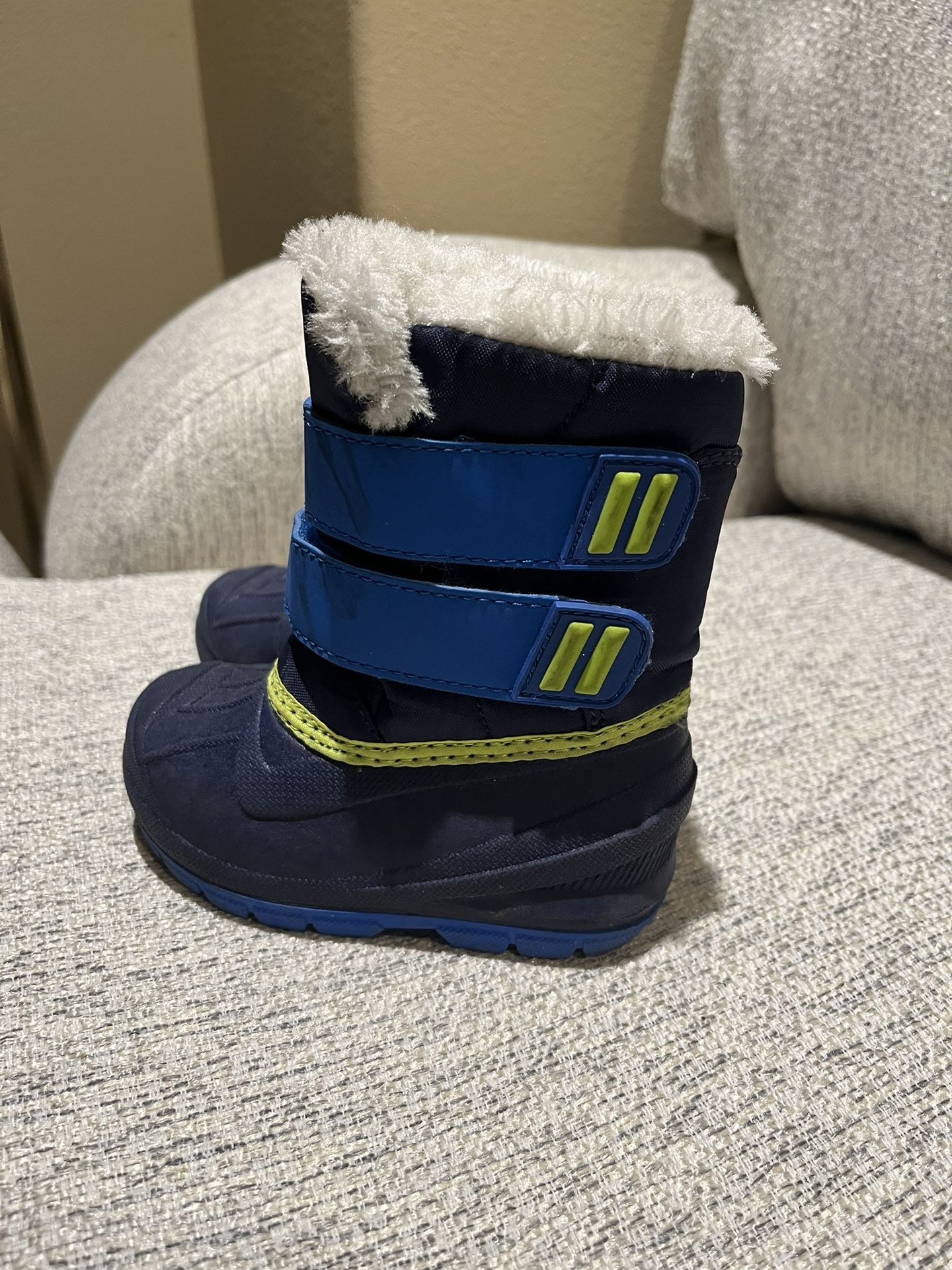 Toddler Blue/green Snow Boots Size 5