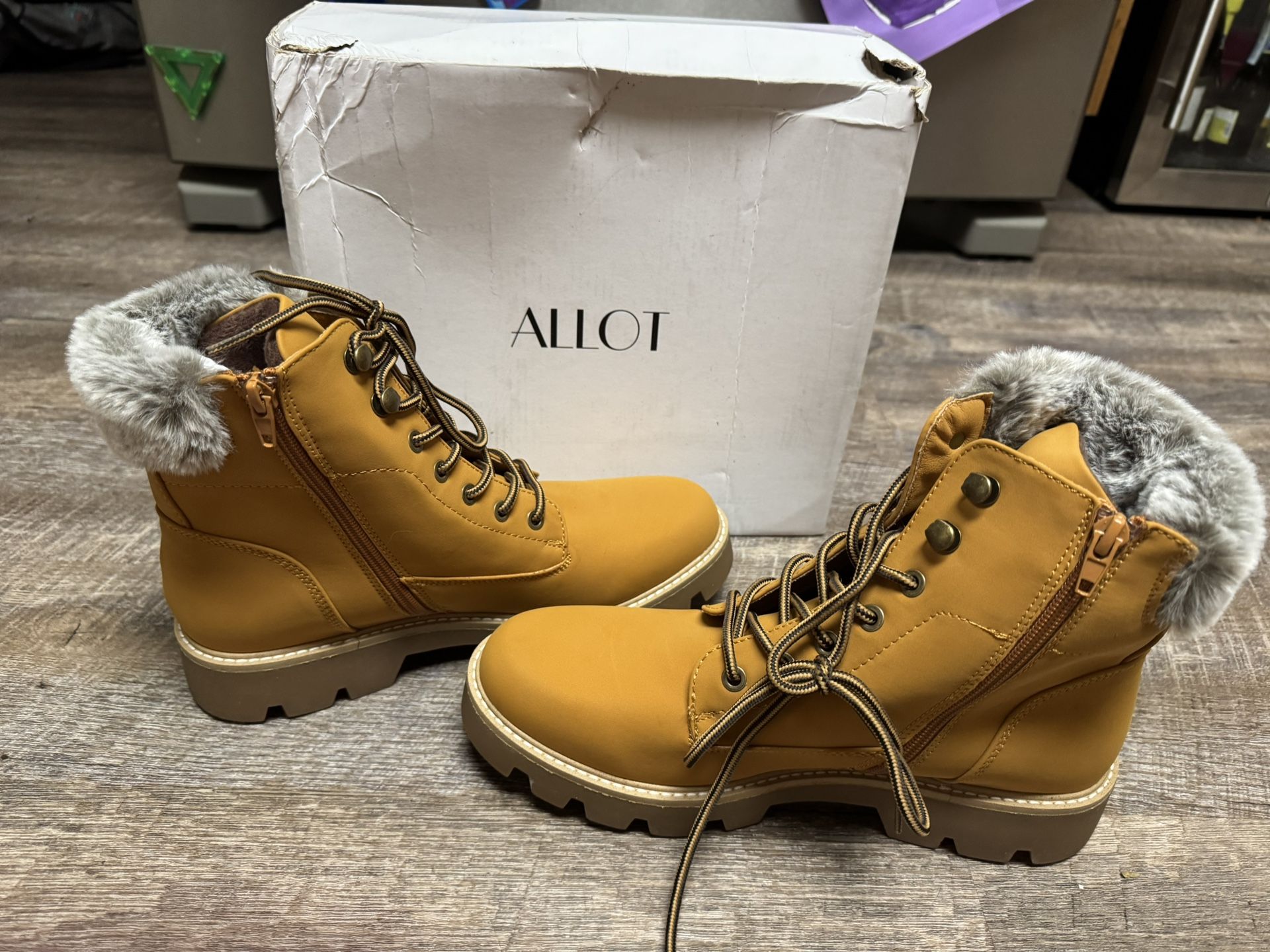 New in box hiking boots size 9
