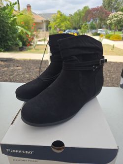 St. John's Bay Kumba flat heel slouch ankle boots in black with memory foam (women's size 9.5)