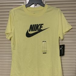 The Nike Tee T Shirt Women’s Large New 