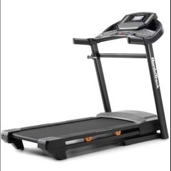 BRAND NEW NORDICTRACK C 700 TREADMILL WITH 1 YEAR IFIT.   DYER IN PICK UP $700