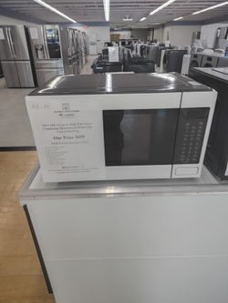 CAFÉ by GE 1K Watt, 1.5 cu ft Countertop Microwave Oven @$420 Off MSRP!