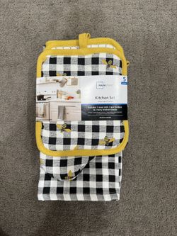 NEW 5-Piece Kitchen Set (Oven Mitt, Towels, Pot Holders)