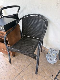 3-Piece Patio Set – 2 Chairs + Side Table / Juego de Patio de 3 Piezas