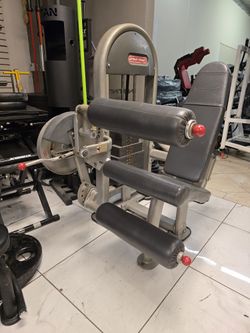 Star Trac dual leg extension / leg curl gym equipment exercise fitness weight machine workout