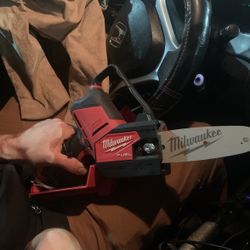Milwaukee M12 Fuel 6 In Hatchet Pruning Saw 