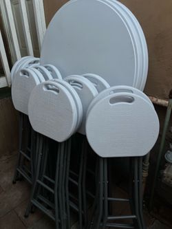Cocktail tables, N 14 stools