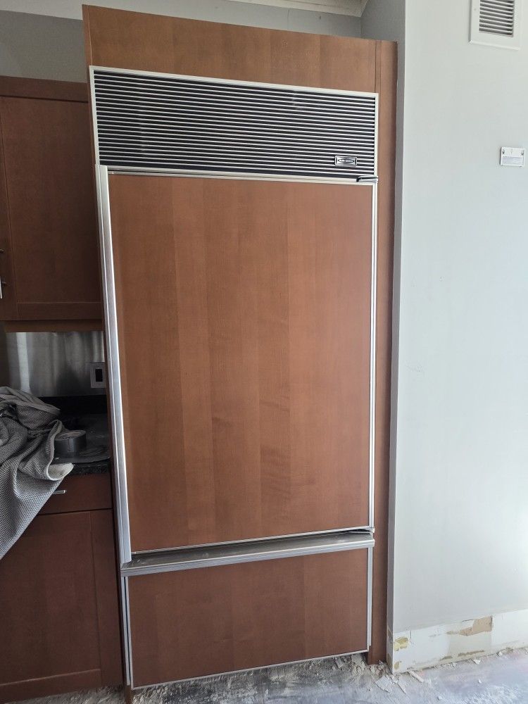 Sub Zero 650 Refrigerator