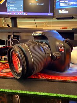 Canon EOS Rebel T3 DSLR Camera with Lens