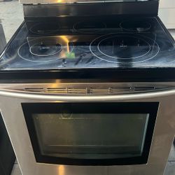 30”in Wide Electric Range Sansung Use Like New 