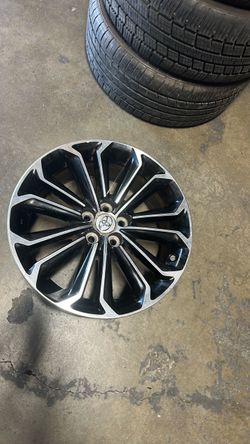 1 Rim 17” Corolla used solo 1 rin usado firm price