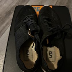 UGG Womans Size 9 Shoes