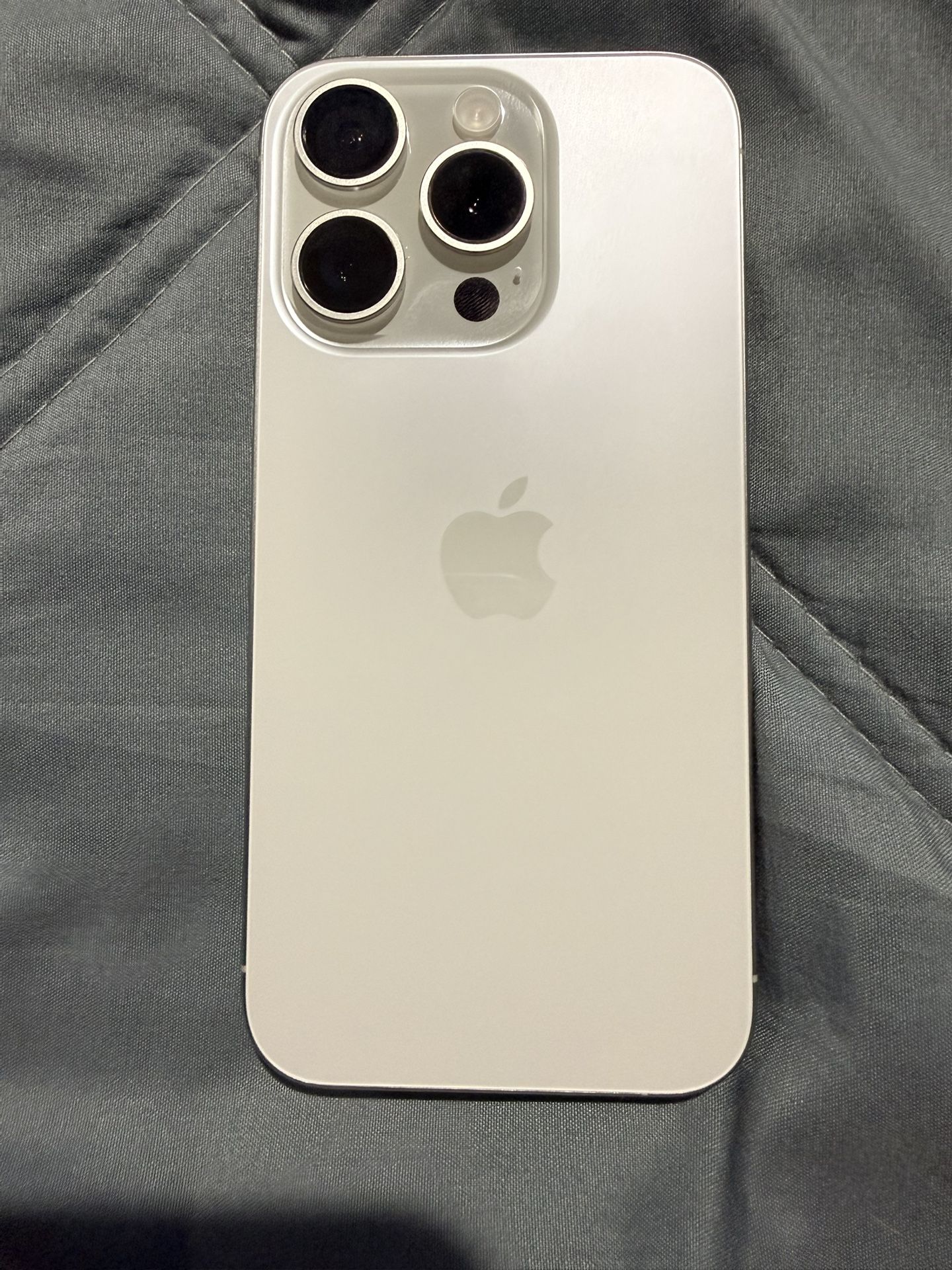 iPhone 15 Pro White