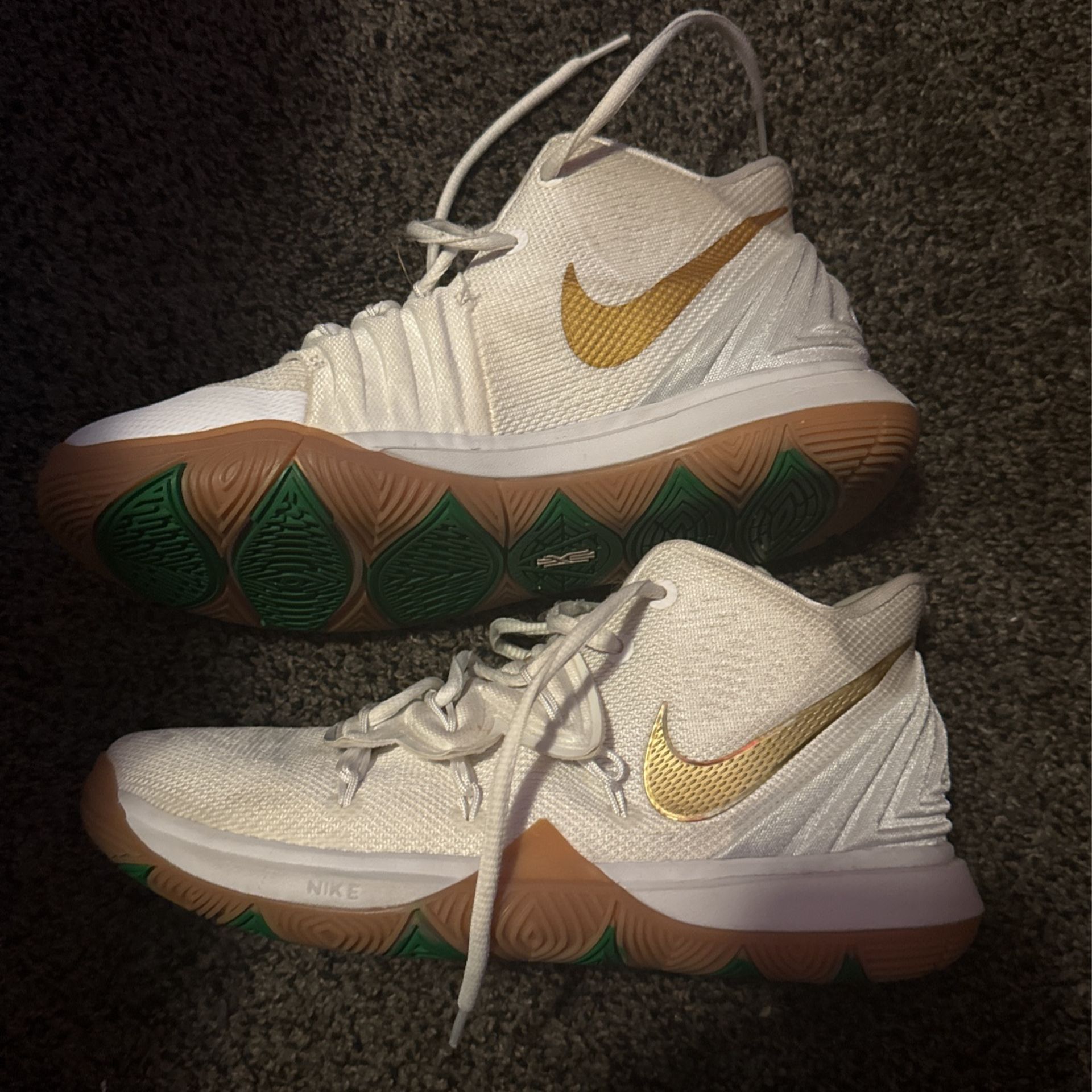 Nike Kyrie 5’s Irish White & Metallic Gold Size 6Y