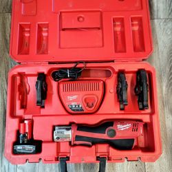 Milwaukee M12 12-Volt Lithium-Ion Force Logic Cordless Press Tool Kit (3 Jaws Included) One 4.0 Battery 