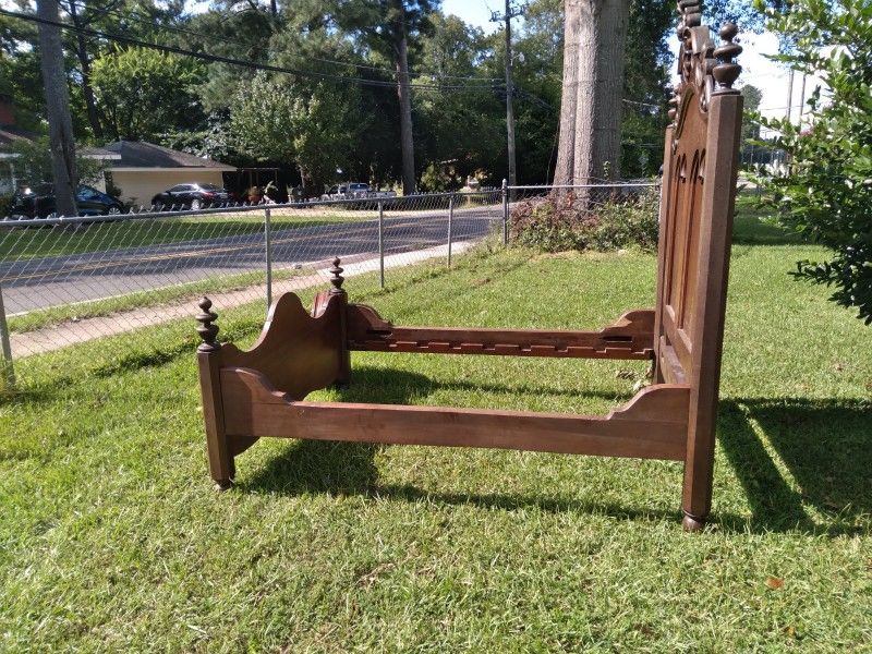 BEAUTIFUL ANTIQUE BED ca 1800