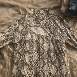 Floral Blouse  Open Shoulder & Grey Blouse  M